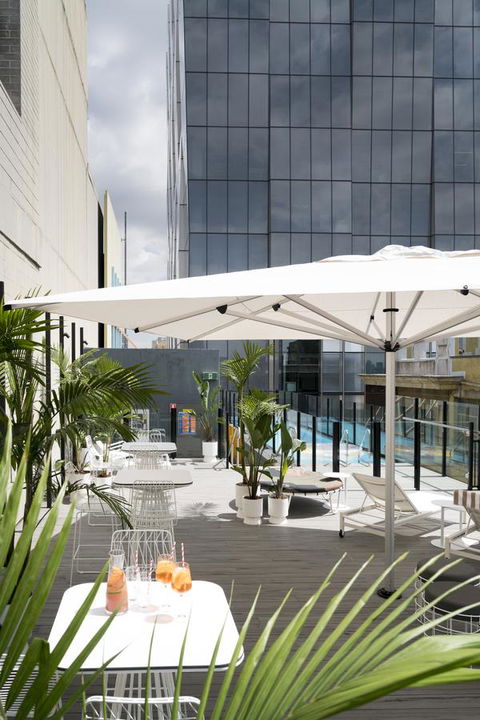 Adelphi Hotel - Holiday Sunshine Coast 12