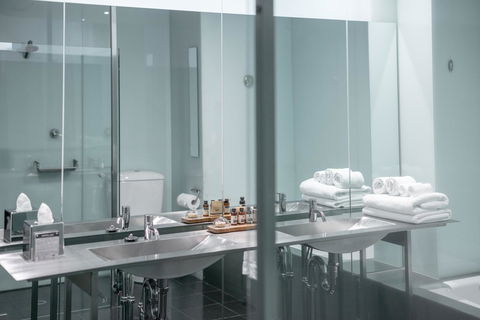 Adelphi Hotel - Holiday Sunshine Coast 31