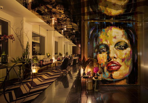 Adelphi Hotel - Holiday Sunshine Coast 9