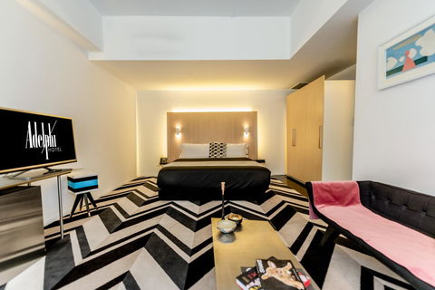 Adelphi Hotel - Holiday Sunshine Coast 1