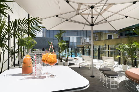 Adelphi Hotel - Holiday Sunshine Coast 17