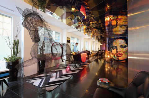 Adelphi Hotel - Holiday Sunshine Coast 0