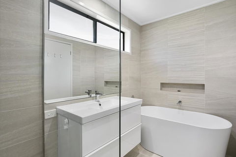 Fairhills - NEW LISTING, Beautifully Styled - Sunshine Coast Tourism 7
