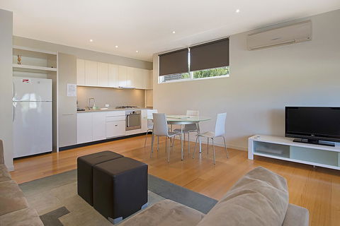 Sorrento Chic - Sunshine Coast Tourism 0