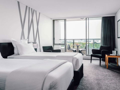 Quay West Suites Melbourne - Holiday Sunshine Coast 8