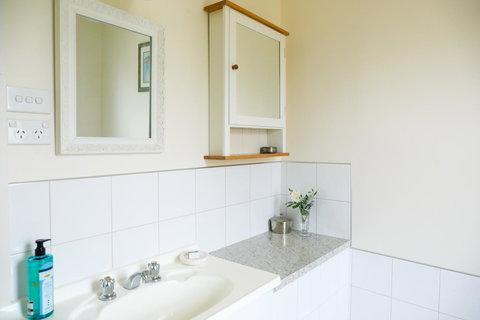 Miss Pym's Cottage - Sunshine Coast Tourism 12