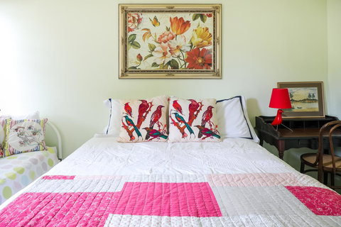 Miss Pym's Cottage - Sunshine Coast Tourism 24