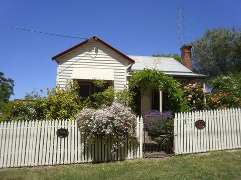Miss Pym's Cottage - Sunshine Coast Tourism 0