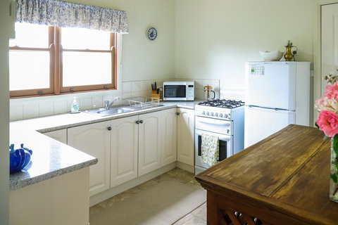 Miss Pym's Cottage - Sunshine Coast Tourism 26