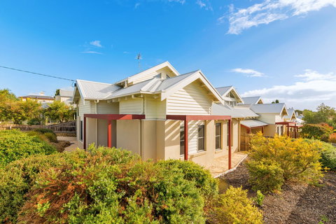 Beach Belle - Holiday Sunshine Coast 1