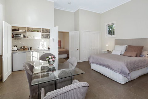 Camellia Cottage - Sunshine Coast Tourism 4