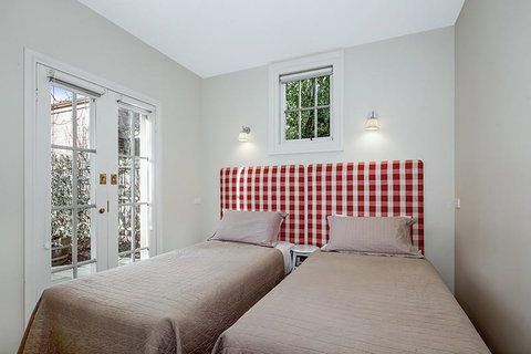 Camellia Cottage - Sunshine Coast Tourism 3