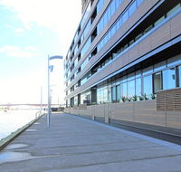 Auzzie Apartments Docklands Melbourne
