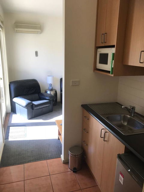 Lakeside Conti Villas - Sunshine Coast Tourism 9
