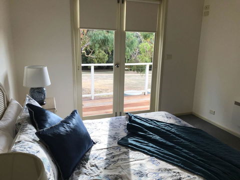Lakeside Conti Villas - Sunshine Coast Tourism 4