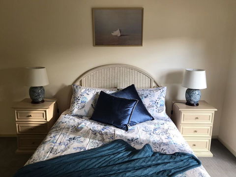 Lakeside Conti Villas - Sunshine Coast Tourism 6