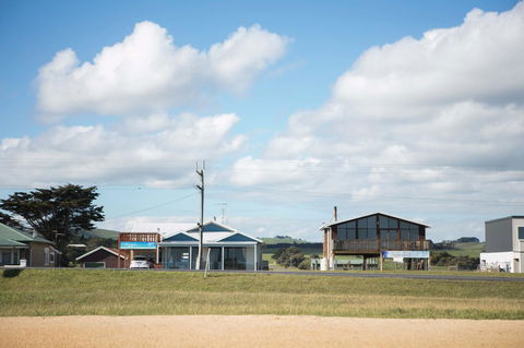 Stunning Waterfront Only 10 Minutes To Phillip Island - FREE EV UNIT 7kW For Electric Cars - Pet Friendly, Fireplace FREE WIFI Wine & Chocolates - Sunshine Coast Tourism 26