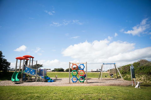 Stunning Waterfront Only 10 Minutes To Phillip Island - FREE EV UNIT 7kW For Electric Cars - Pet Friendly, Fireplace FREE WIFI Wine & Chocolates - Sunshine Coast Tourism 8