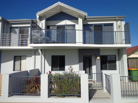 The Beach Villa Bunbury - Sunshine Coast Tourism 0