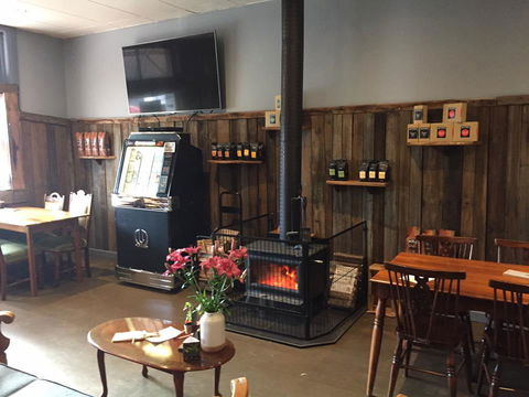 The Bears Went Over The Mountain - Sunshine Coast Tourism 1