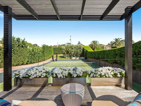 The Belmond - Holiday Sunshine Coast 0