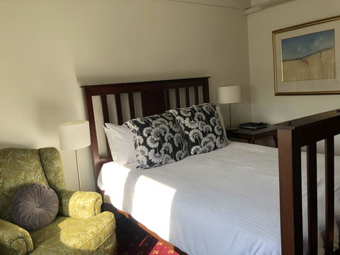 The Corner Hotel Alexandra - Sunshine Coast Tourism 2