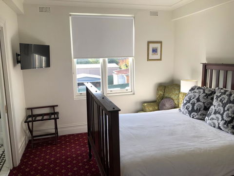 The Corner Hotel Alexandra - Sunshine Coast Tourism 1