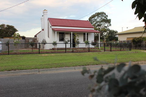 The Cottage - Sunshine Coast Tourism 0