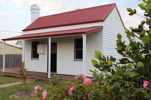 The Cottage - Sunshine Coast Tourism 3