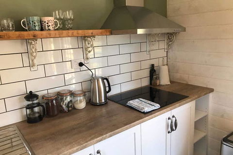 The Cottage - 58 Acre Farm Stay At Hanging Rock - Sunshine Coast Tourism 2