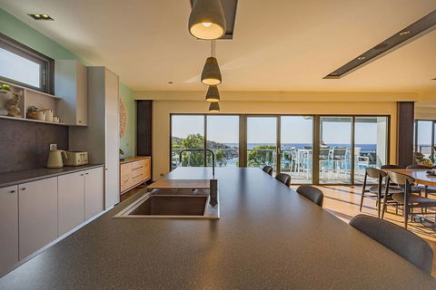 The Cove Bay Of Fires - Sunshine Coast Tourism 3