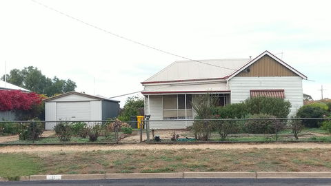The Crooked Cottage - Holiday Sunshine Coast 1