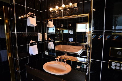 The Crossing Motel - Sunshine Coast Tourism 2