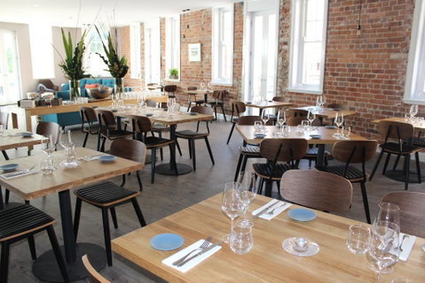 The Crown & Anchor Hotel - Sunshine Coast Tourism 3