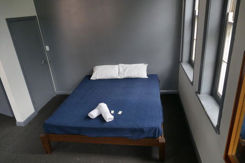 The Crown & Anchor Hotel - Holiday Sunshine Coast 2