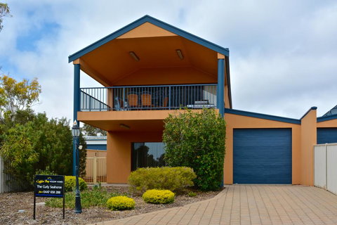 The Curly Seahorse - Holiday Sunshine Coast 3