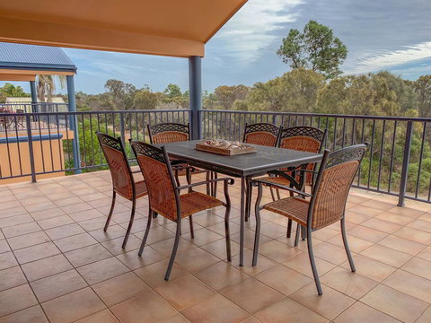 The Curly Seahorse - Holiday Sunshine Coast 1