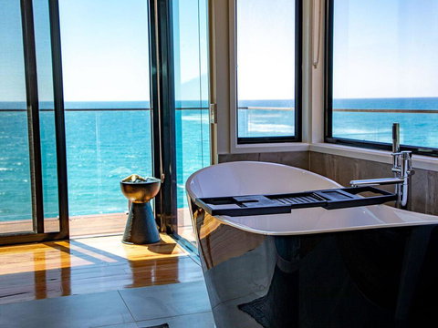 THE DECK HOUSE - A WYE RIVER ICON - Holiday Sunshine Coast 2