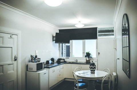 The Deck Quarters - Sunshine Coast Tourism 1