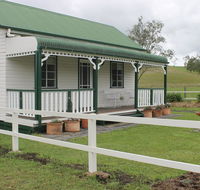 The Dollhouse Cottage - Holiday Sunshine Coast