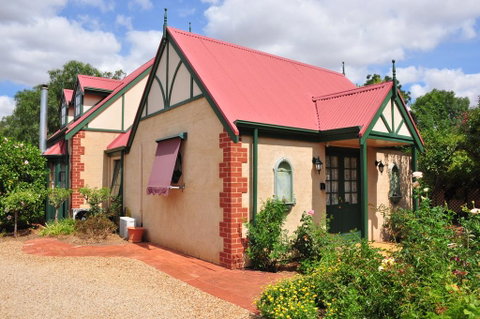 The Dove Cote - Sunshine Coast Tourism 1