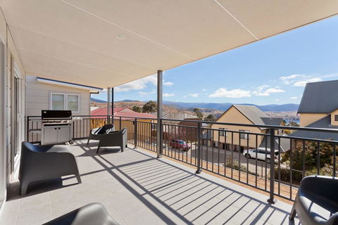 The Elements East - Jindabyne - Sunshine Coast Tourism 1