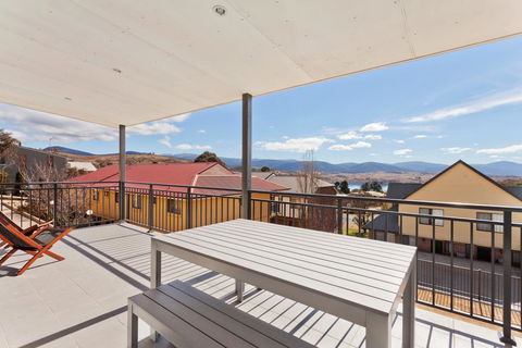 The Elements West - Jindabyne - Sunshine Coast Tourism 1