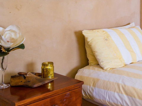 The Farmhouse - Grape Vines And Rolling Green Hills - Sunshine Coast Tourism 3