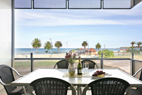 The Frontage Resort-Style Apartment - Sunshine Coast Tourism 2