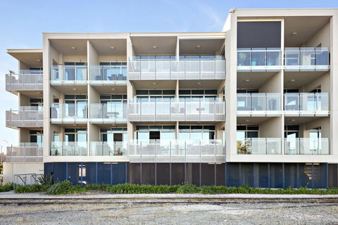 The Frontage Resort-Style Apartment - Sunshine Coast Tourism 1