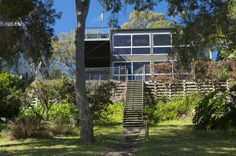 The Folly - Sunshine Coast Tourism 0