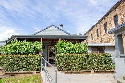 The Globe Hotel, Rylstone - Holiday Sunshine Coast 1