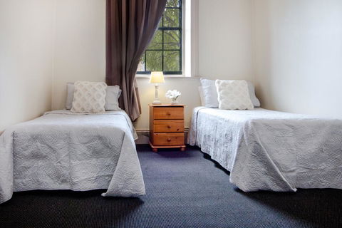 The Globe Hotel, Rylstone - Holiday Sunshine Coast 3