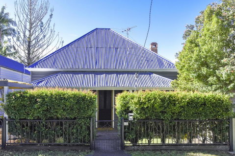 The Grey House - Sunshine Coast Tourism 0